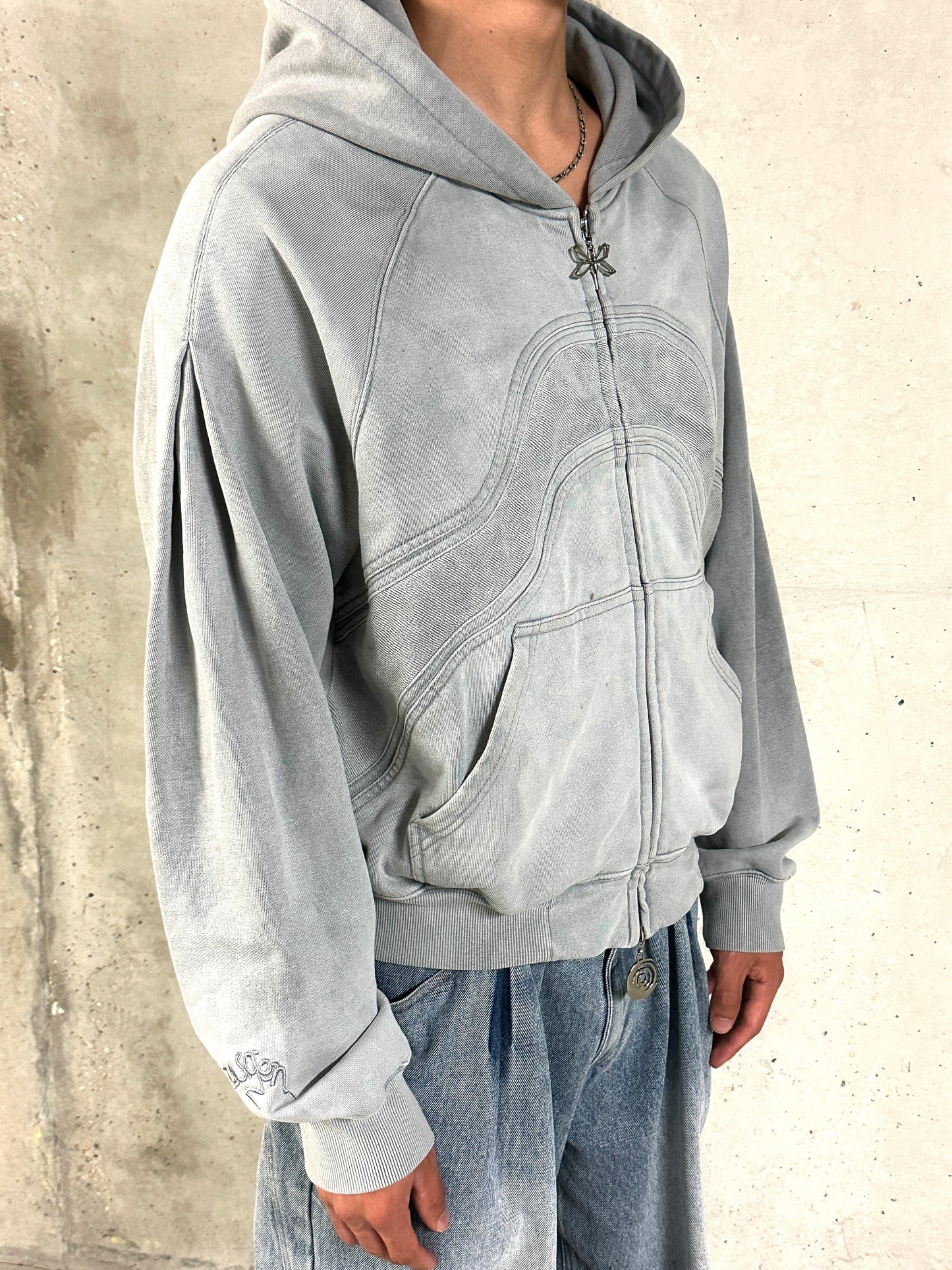PLEATED SLEEVES HOODIE